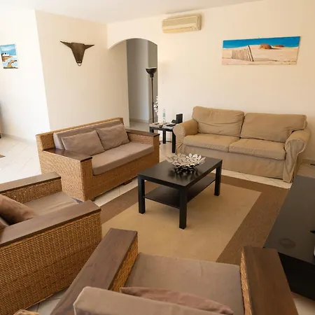 Riboleys Plain-pied Avec Piscine Et Clim فيلة