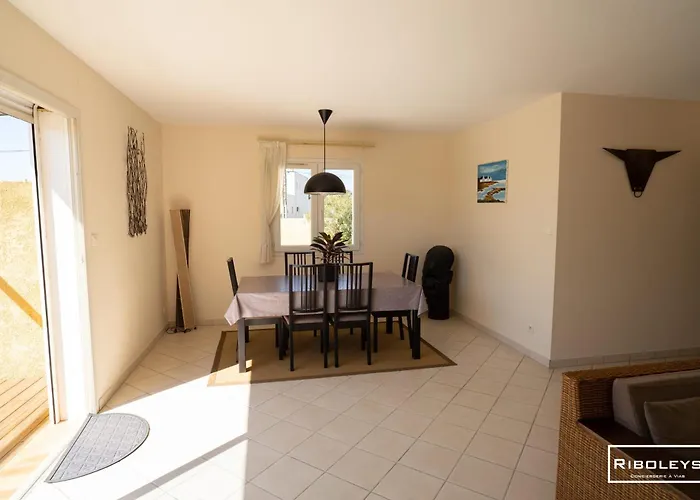 Riboleys Plain-pied Avec Piscine Et Clim *