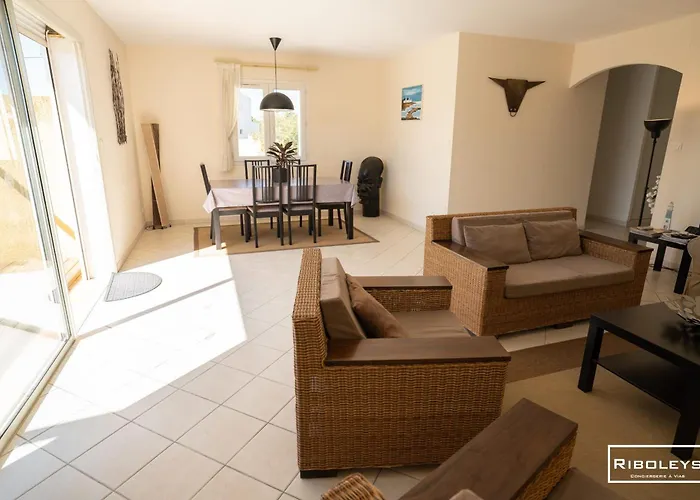 Riboleys Plain-pied Avec Piscine Et Clim * Vias