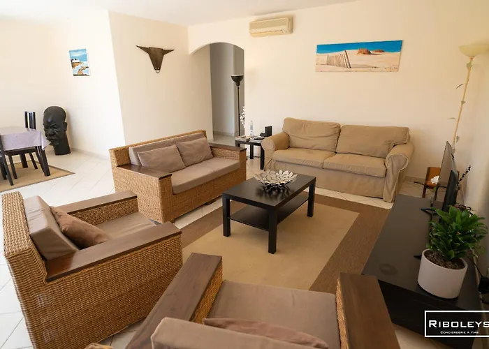 Riboleys Plain-pied Avec Piscine Et Clim Villa